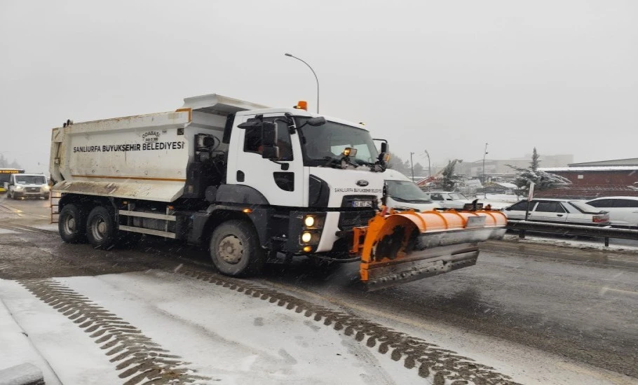 ŞANLIURFA B&Uuml;Y&Uuml;KŞEHİR BELEDİYESİ KAR MESAİSİNDE