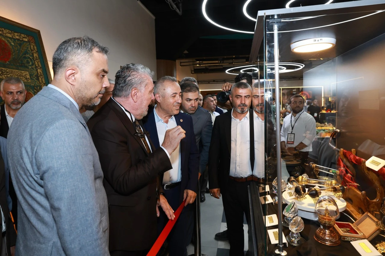 K&acirc;be &Ouml;rt&uuml;leri ve Mukaddes Emanetler Onikişubat&rsquo;ta ziyarete a&ccedil;ıldı