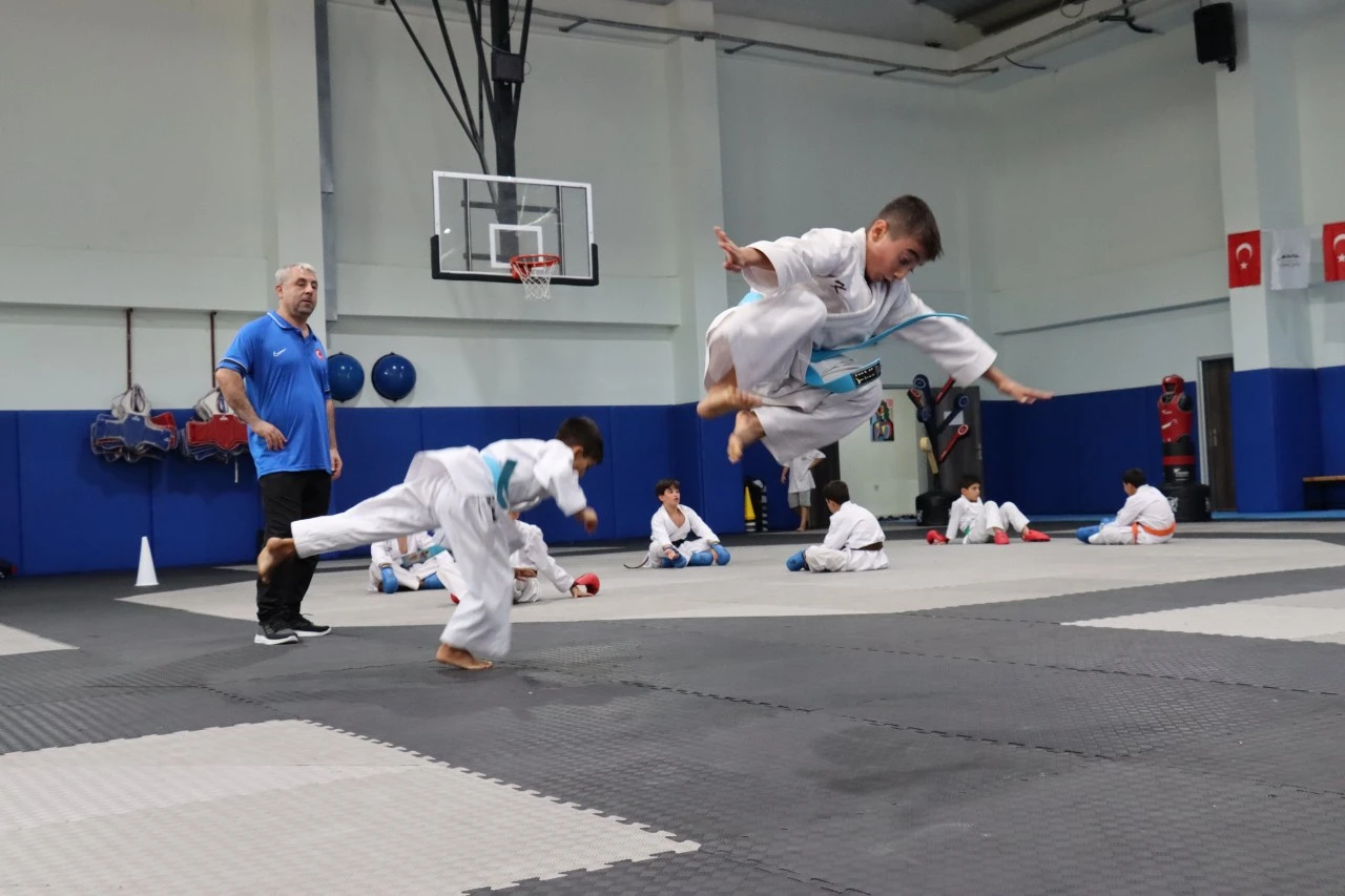 GELECEĞİN SPORCULARI BÜYÜKŞEHİR’LE YETİŞİYOR