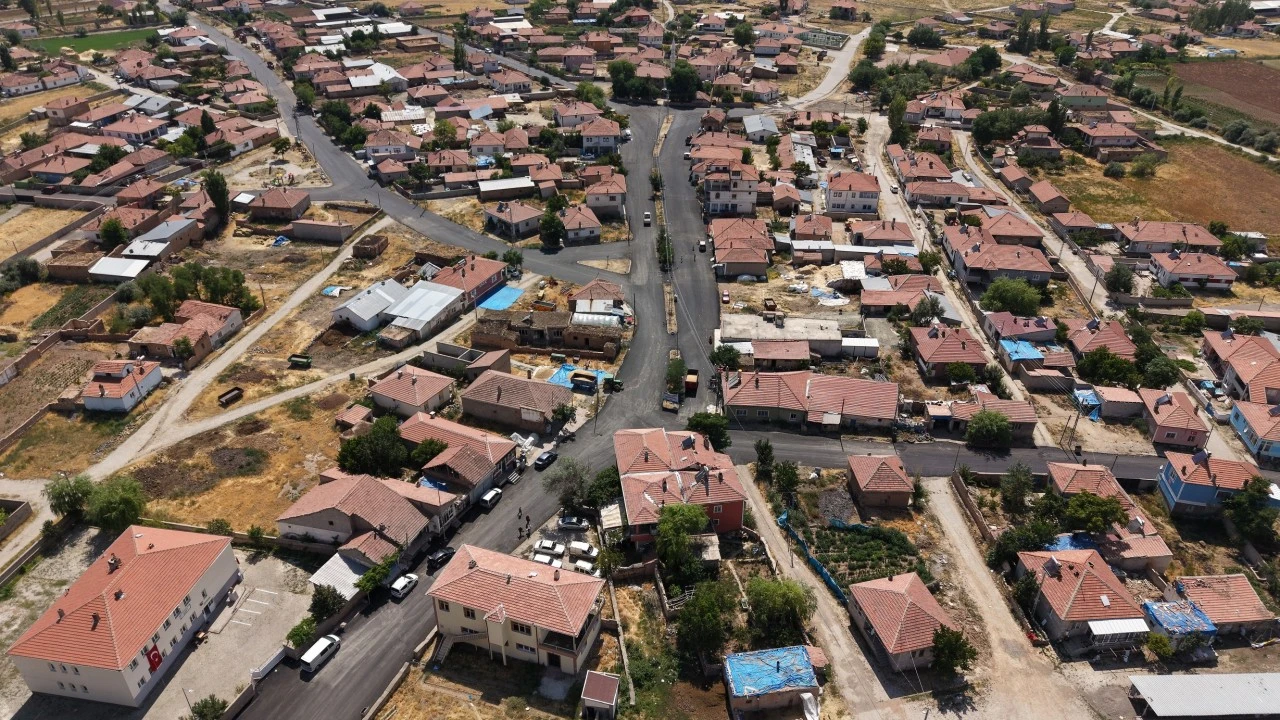 KIRSALI KALKINDIRMA ATAĞINI SÜRDÜREN BÜYÜKKILIÇ’TAN SARIOĞLAN’DA 3 MAHALLEYE 38 MİLYON TL’LİK YATIRIM