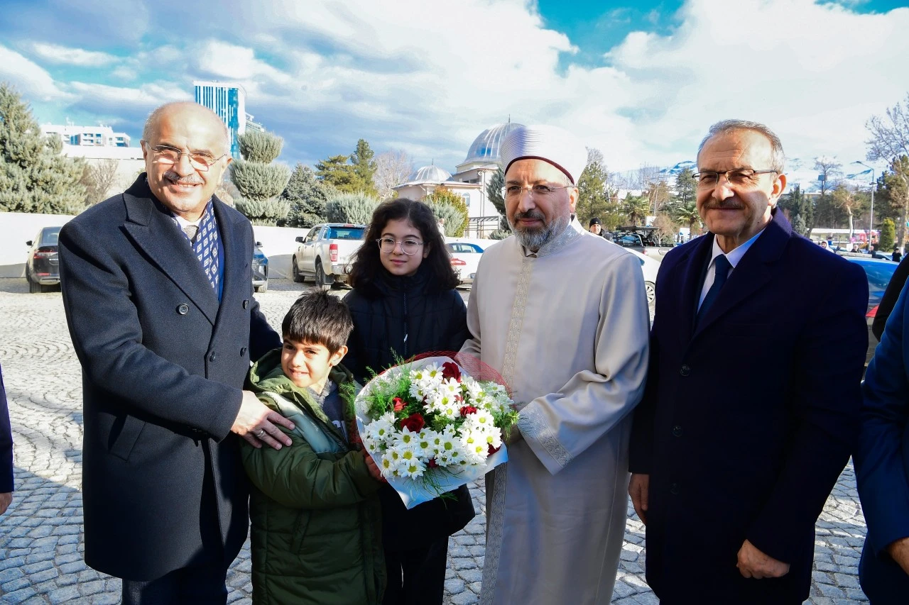 DİYANET İŞLERİ BAŞKANI ARPAGUŞ&rsquo;TAN B&Uuml;Y&Uuml;KŞEHİR BELEDİYESİ&rsquo;NE ZİYARET  