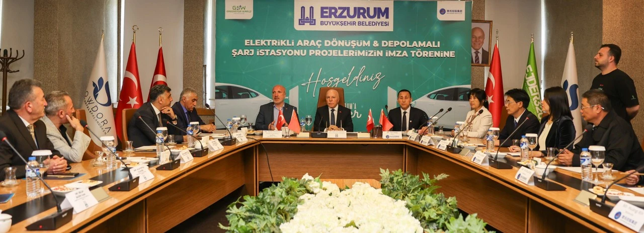 ERZURUM’A DEV YATIRIM: “ELEKTRİKLİ ARAÇ DÖNÜŞÜMÜ VE ENERJİ DEPOLAMALI ŞARJ İSTASYONLARI KURULACAK”