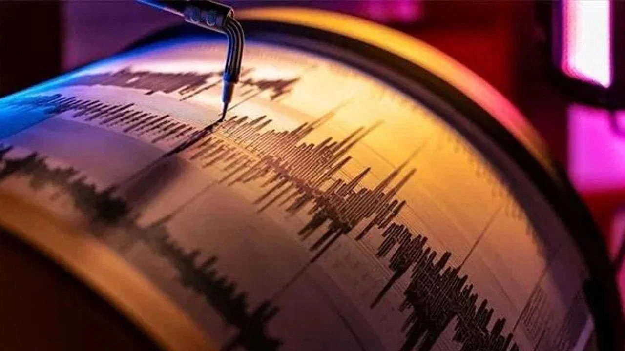 Şanlıurfa'da 5.4 b&uuml;y&uuml;kl&uuml;ğ&uuml;nde bir deprem meydana geldi: &Ccedil;evre illerde de hissedildi