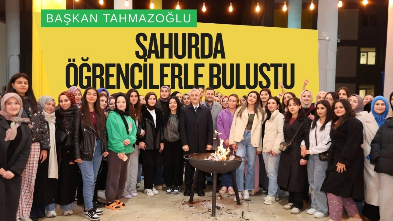 Tahmazoğlu &ouml;ğrencilerle sahurda buluştu