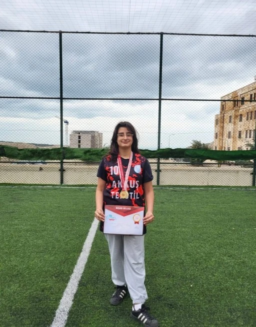 Artuklu Anadolu İmam Hatip Lisesi&rsquo;nden &Ouml;nemli Başarı, Damla K&uuml;rk&ccedil;&uuml; İl Birincisi Oldu