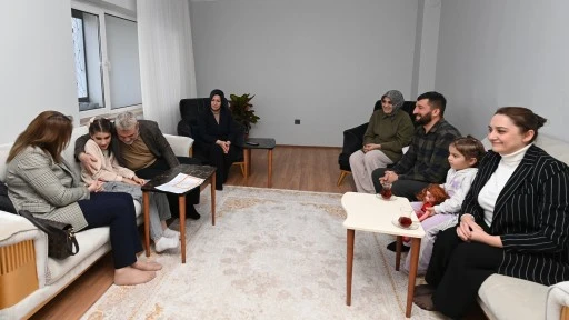 Başkan G&ouml;rgel&rsquo;den G&ouml;rme Engelli Emine&rsquo;ye Doğum G&uuml;n&uuml; S&uuml;rprizi