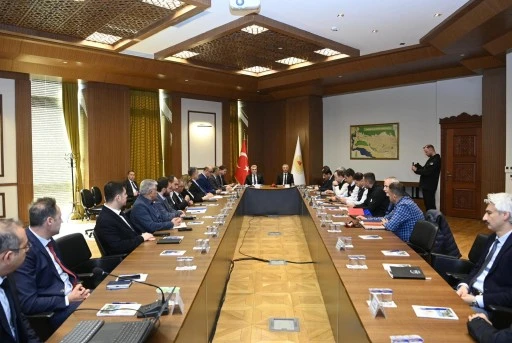 Başkan G&ouml;rgel ve Vali &Uuml;nl&uuml;er, Altyapı Firmaları ile Toplantı Ger&ccedil;ekleştirdi