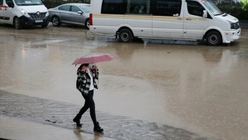Batıda sonbahar sağanakları, doğuda yaz havası (İstanbul'da bu saatlere dikkat!)