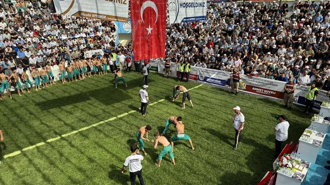 Bertiz'de 30. Geleneksel Bertiz Boyalı Şalvar Güreşlerine Yoğun İlgi!