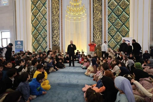 &Ccedil;ocuklar Şahinbey Belediyesi'nin cami etkinliğinde buluştu