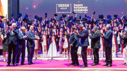 Erdem Koleji'nde mezuniyet heyecanı