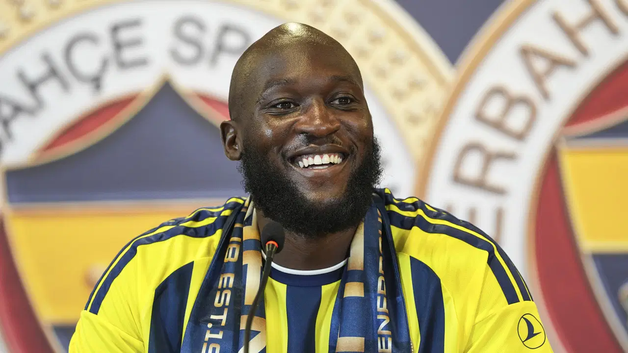 Fenerbahçe'de yeni transfer Romelu Lukaku için imza töreni düzenlendi