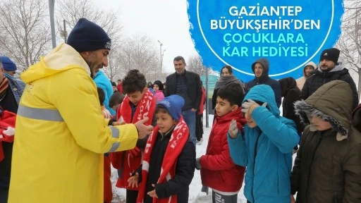 Gaziantep B&uuml;y&uuml;kşehir&rsquo;den &ccedil;ocuklara kar hediyesi