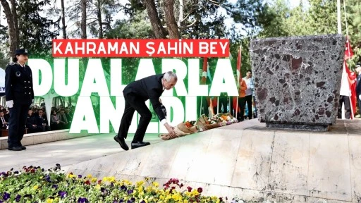 Gaziantep savunmasının önemli isimlerinden Şahin Bey'in, şehit edilişinin 105. yılında Şahinbey Anıt Mezarı önünde düzenlenen törenle anıldı.