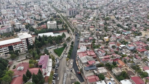 Kahramanmaraş Büyükşehir Bayazıtlı Bulvarı’nda Asfalt Mesaisini Sürdürüyor