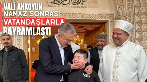 Mardin Valisi ve Büyükşehir Belediye Başkan Vekili Tuncay Akkoyun, Ramazan Bayramı vesilesiyle vatandaşlarla bir araya geldi. 