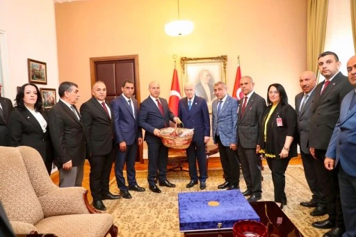 MHP Gaziantep İl Teşkilatı'ndan Devlet Bah&ccedil;eli'ye anlamlı hediye
