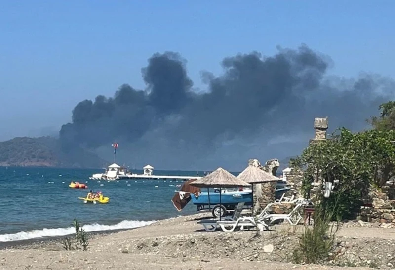 Muğla'da gezi teknesinde can pazarı: 115 kişi suya atladı