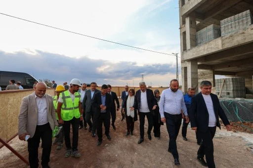 ŞAHİN, KARKAMIŞ&rsquo;TA Y&Uuml;KSELEN GAZİ KONUT PROJESİNİ İNCELEDİ