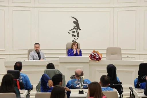  BAŞKAN ŞAHİN, BAŞARILI SPORCULARLA BİR ARAYA GELDİ