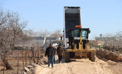 KARAK&Ouml;PR&Uuml;&rsquo;DE KIRSAL YOLLARDA &Ccedil;ALIŞMALAR S&Uuml;R&Uuml;YOR