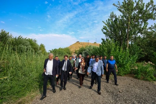 ŞAHİN, KARKAMIŞ KUŞ CENNETİ&rsquo;NDE SON HAZIRLIKLARI İNCELEDİ