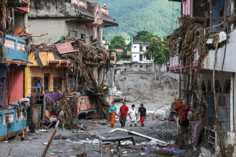 Nepal'deki selde hayatını kaybedenlerin sayısı 734'e &ccedil;ıktı