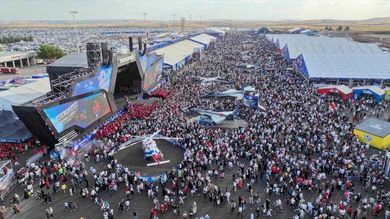 Şanlıurfa'da d&uuml;zenlenen TEKNOFEST'i 1 milyon 300 bin kişi ziyaret etti