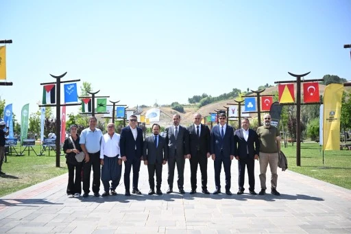 Sarı&ccedil;am Belediyesi Malazgirt Zaferi&rsquo;nin 955. yıl d&ouml;n&uuml;m&uuml;nde Ahlat&rsquo;ta yerini aldı Kaynak: Sarı&ccedil;am Belediyesi Malazgirt Zaferi&rsquo;nin 955. yıl d&ouml;n&uuml;m&uuml;nde Ahlat&rsquo;ta yerini aldı 