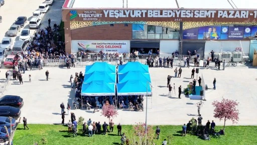 Yeşilyurt Belediyesi&rsquo;nden Tarıma B&uuml;y&uuml;k Destek: 300 Bin Sebze Fidesi &Ccedil;ift&ccedil;ilere Dağıtıldı