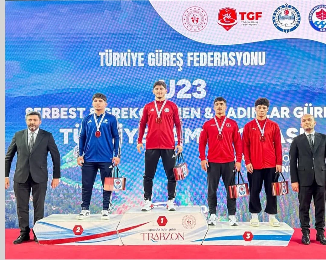 Büyükşehir’in Genç Pehlivanları Türkiye Şampiyonasına Damga Vurdu