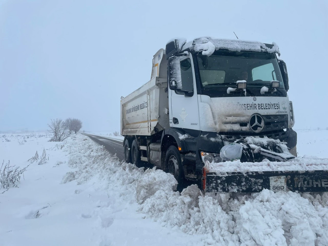 BÜYÜKŞEHİR BELEDİYESİ ULAŞIMI AKSATMADI