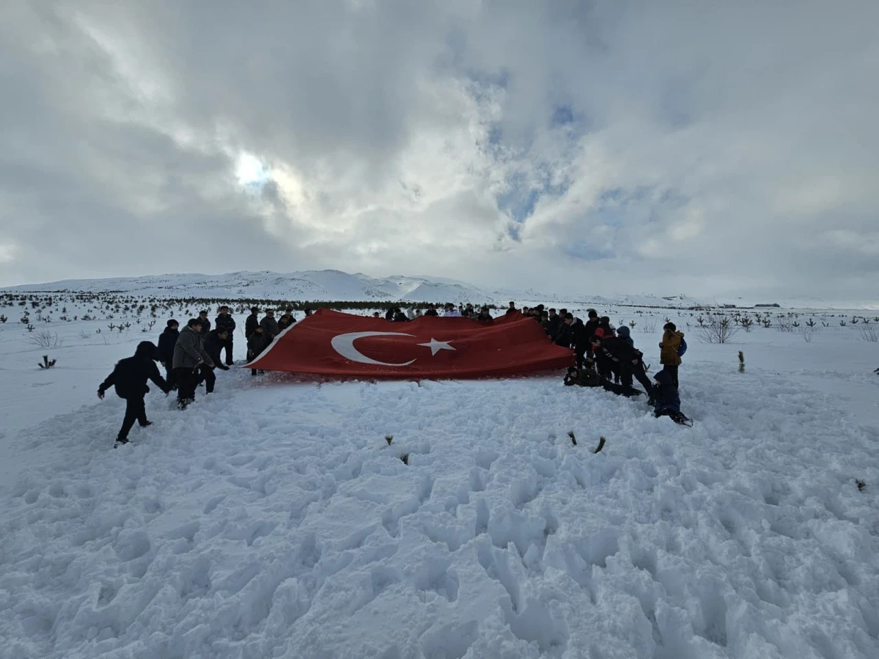 AGD KAYSERİ’DEN GENÇLERLE ERCİYES’TE KIŞ ETKİNLİĞİ