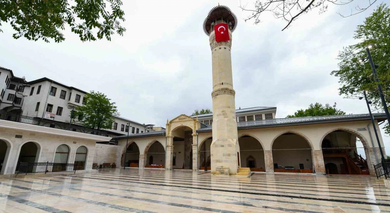Tarihi Ulu Camii, Cumhurbaşkanı Erdoğan’ın Canlı Bağlantıyla Katıldığı Törenle İbadete Açıldı